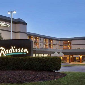 Top Hotels in Fairlawn, OH from $77 